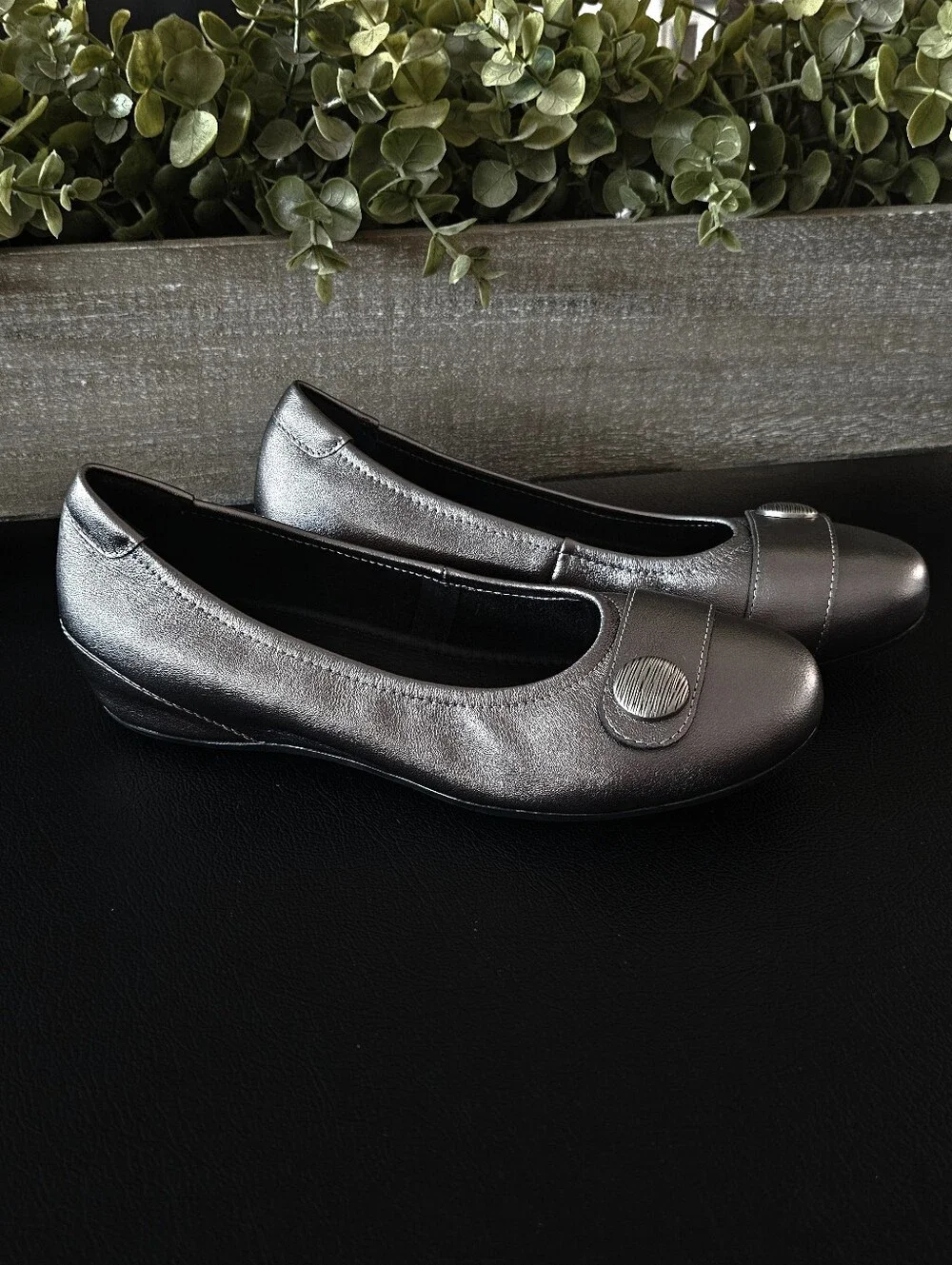 Josef Seibel Metallic Dark Silver Round-Toe Flats W/Button Women's Sz 5